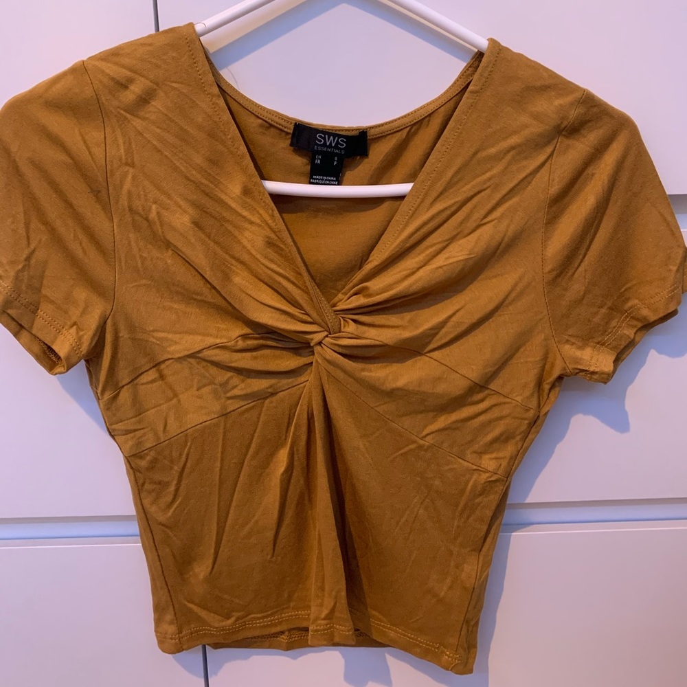 Top with nice knot on center chest
